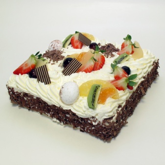 Vierkante slagroomtaart 