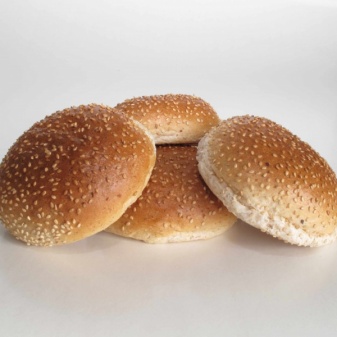 Zachte bruine bol sesam