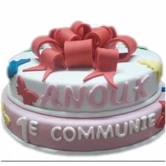 Stapeltaart met strik en vlinders 