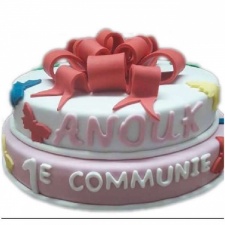 Stapeltaart met strik en vlinders 