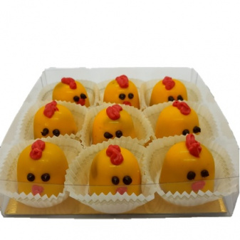 Doosje met 9 paaskuikentjes