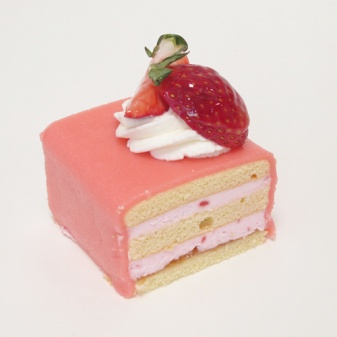 Marsepein gebakje aarbei